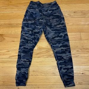 Alphalete Black/Grey Camo Joggers Size S